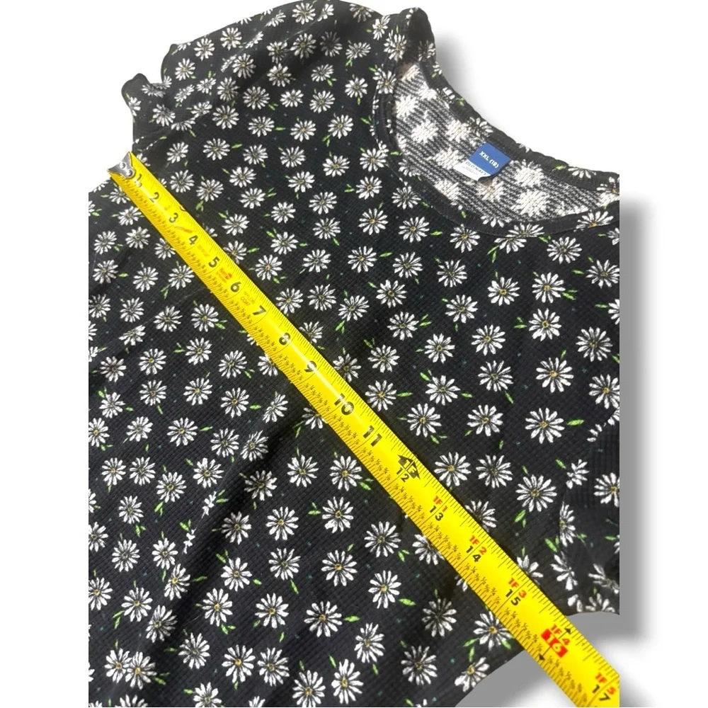 Old Navy Kids Black Short Sleeve Ruffle Hem Lightweight Tee w/White Daisy Print